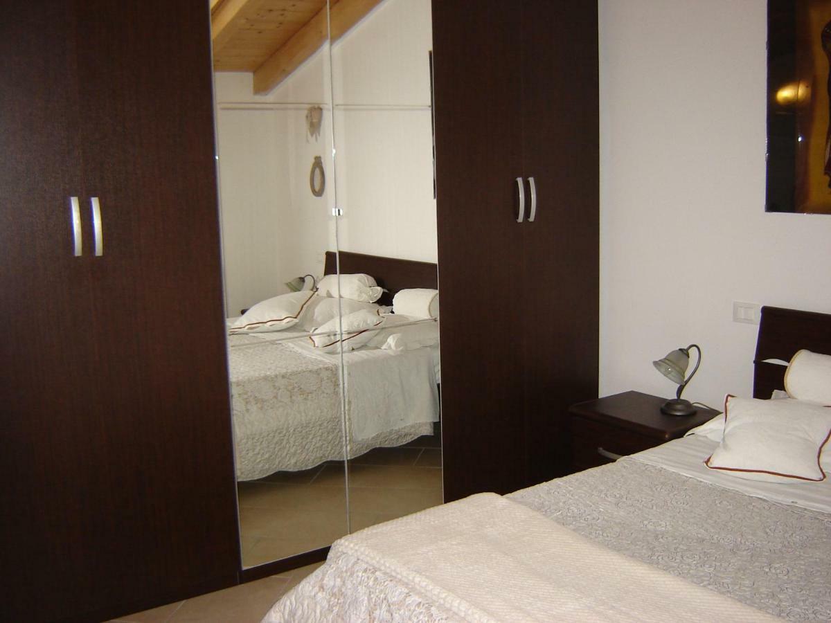 Апартаменты A 7 Km Da Salo' Casa Del Sole Mansarda Гавардо Экстерьер фото